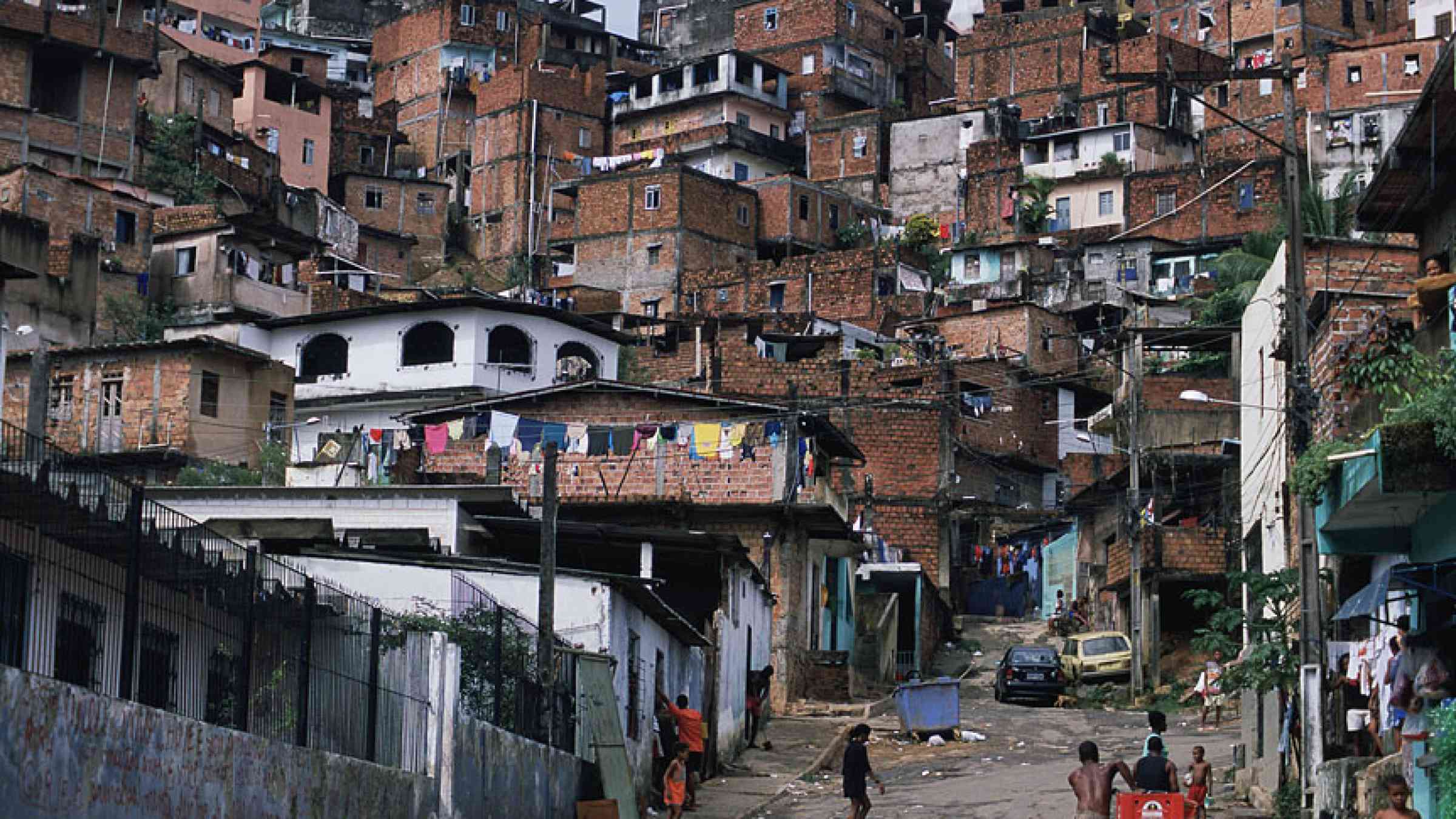 Фавелы в Бразилии. Венесуэла Каракас трущобы. Фавелы Мехико. Ложная урбанизация Латинской Америки Бразилия.